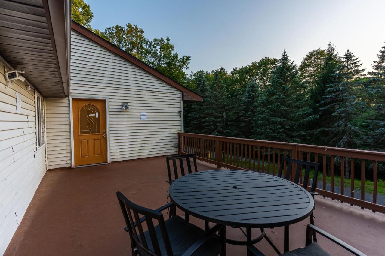 Epic Poconos Farmhouse With Game Room, Nearby Ski, Lake Wally - Sleeps 18!
